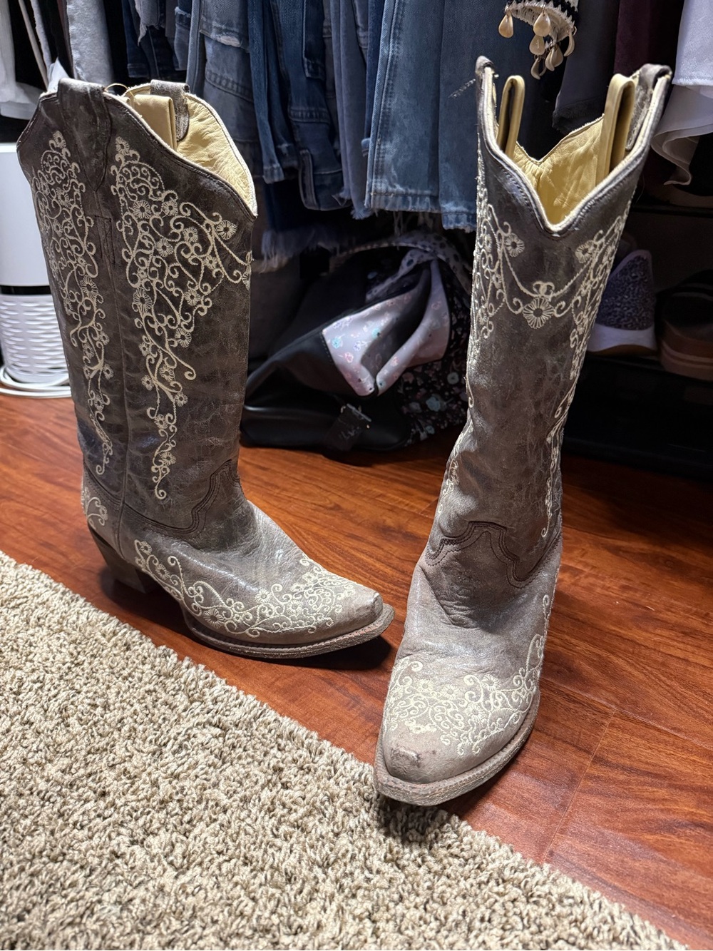 Women's Gray/Tan Embroidered Western Heeled Boots